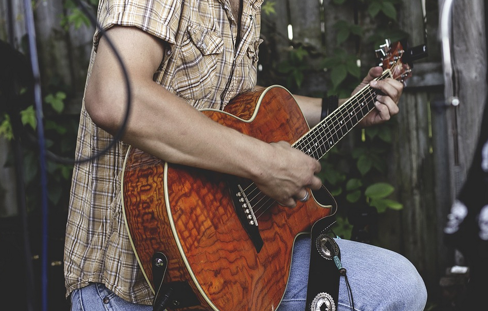 Acoustic guitarist